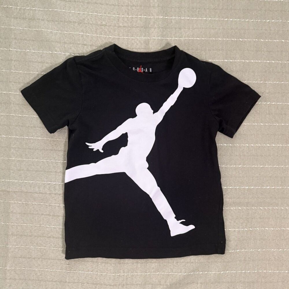 Air Jordan Boys Black T Shirt Size Small Great Condition